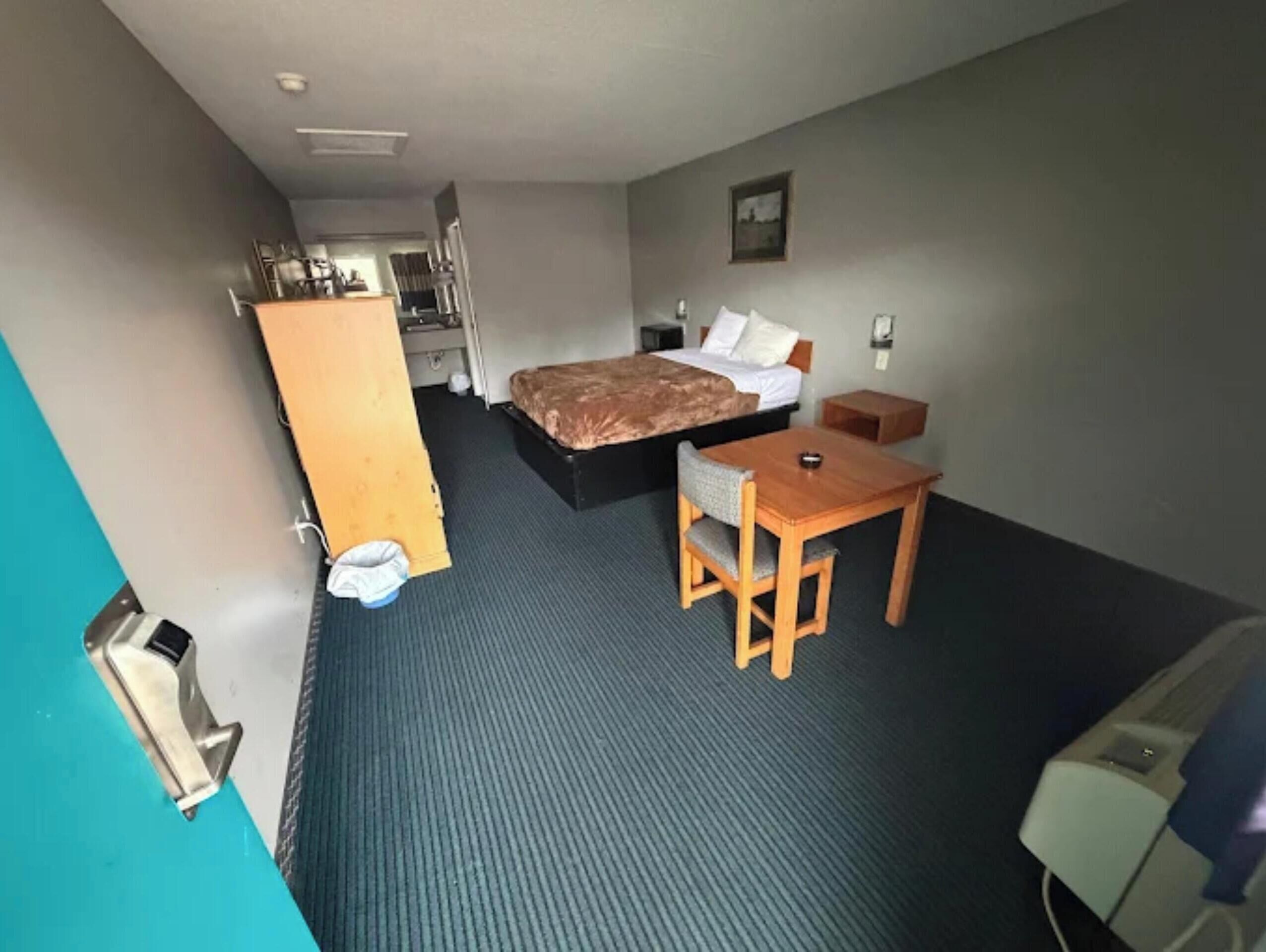Desk, iron/ironing board, free WiFi, bed sheets