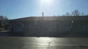 Front of property - Relax Inn Dover Near Speedway (Dover)