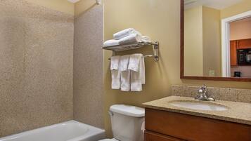 Artículos de tocador gratuitos, secador de pelo, toallas, jabón