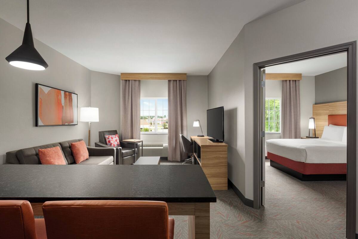 Suite, 1 Queen Bed with Sofa bed