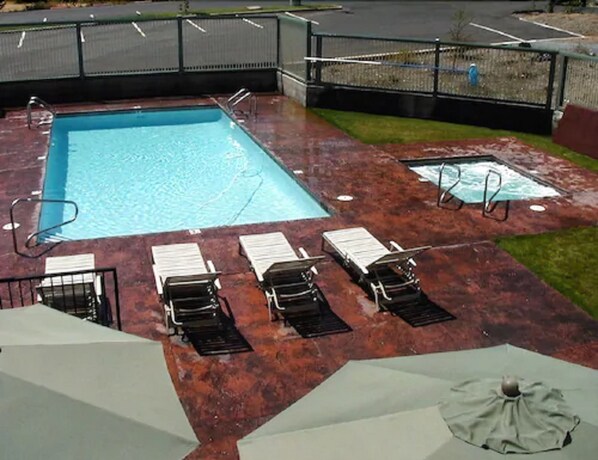 حمّام سباحة خارجي