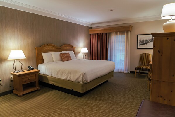 Standard Room, 1 King Bed, Refrigerator, Garden Area