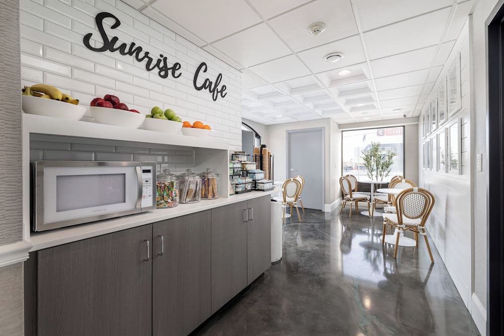 Oakfield Inn & Suites Rochester, an Ascend Collection Hotel