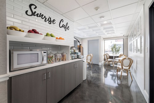 Oakfield Inn & Suites Rochester, an Ascend Collection Hotel