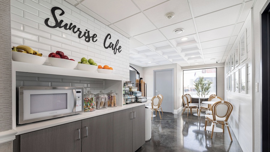 Oakfield Inn & Suites Rochester, an Ascend Collection Hotel