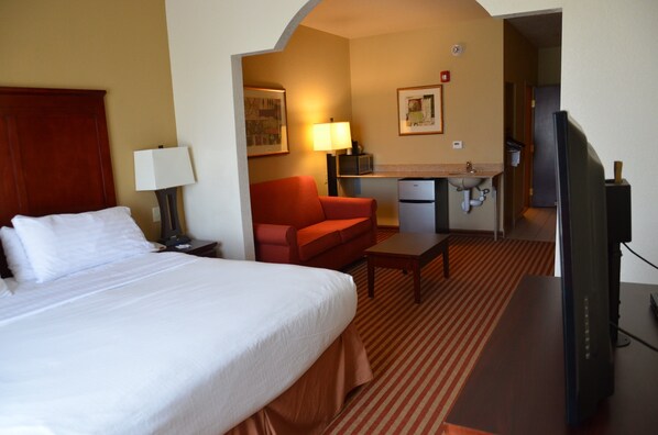Desk, iron/ironing board, cots/infant beds, rollaway beds - Holiday Inn Express Amarillo South by IHG (Amarillo)