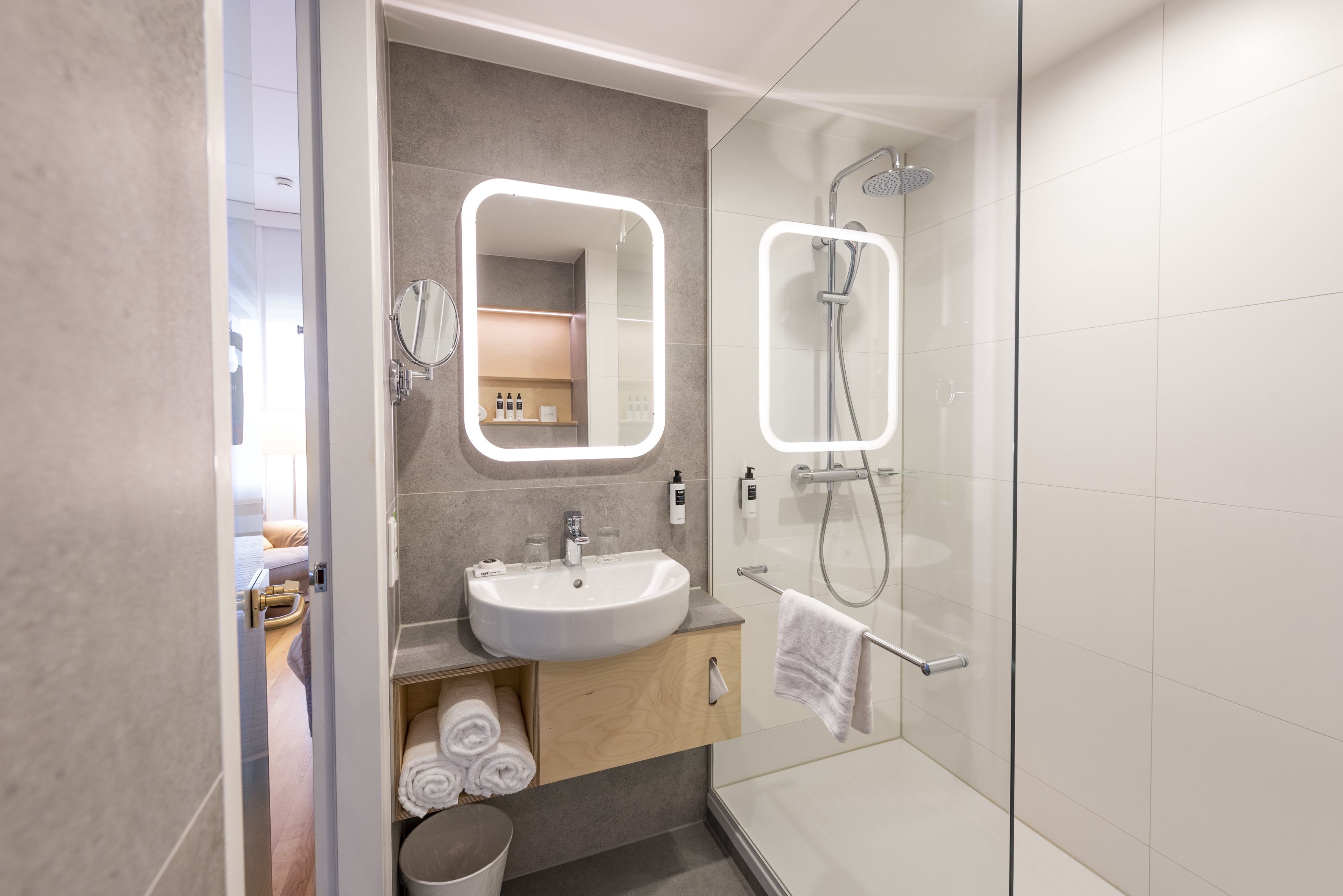 comfort room (deluxe) | bathroom | eco-friendly toiletries, hair dryer, towels