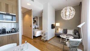 Studio | Eget kjøkken | Kaffetrakter/tekoker, minikjøleskap og vannkoker