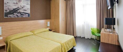 In-room safe, desk, free WiFi