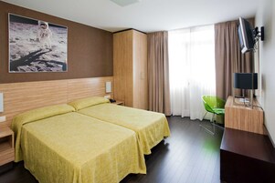 Caja de seguridad en la habitación, escritorio y wifi gratis 