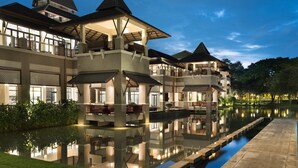 A hotel with multiple buildings, a reflective water body, and a well-maintained garden. - Le Meridien Chiang Rai Resort, Thailand (Chiang Rai)