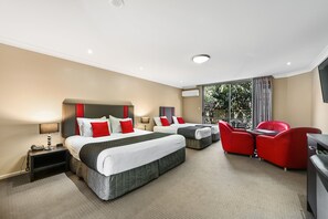 Executive King Deluxe Room - Platinum International (Harristown)