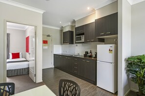 Deluxe Two Bedroom Apartment | Private kitchen | Fridge, coffee/tea maker, electric kettle - Platinum International (Harristown)