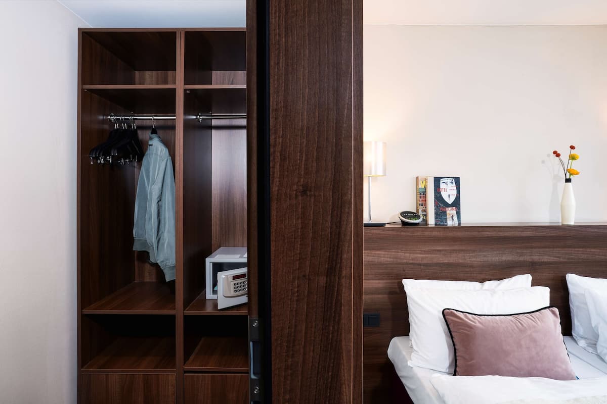 1 soveværelse, minibar, pengeskab på værelset, skrivebord