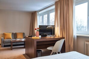 1 bedroom, minibar, in-room safe, desk