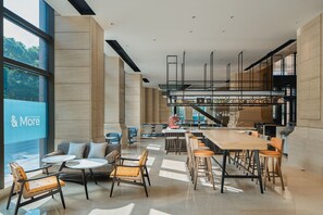 2 restauranter, frokost serveres