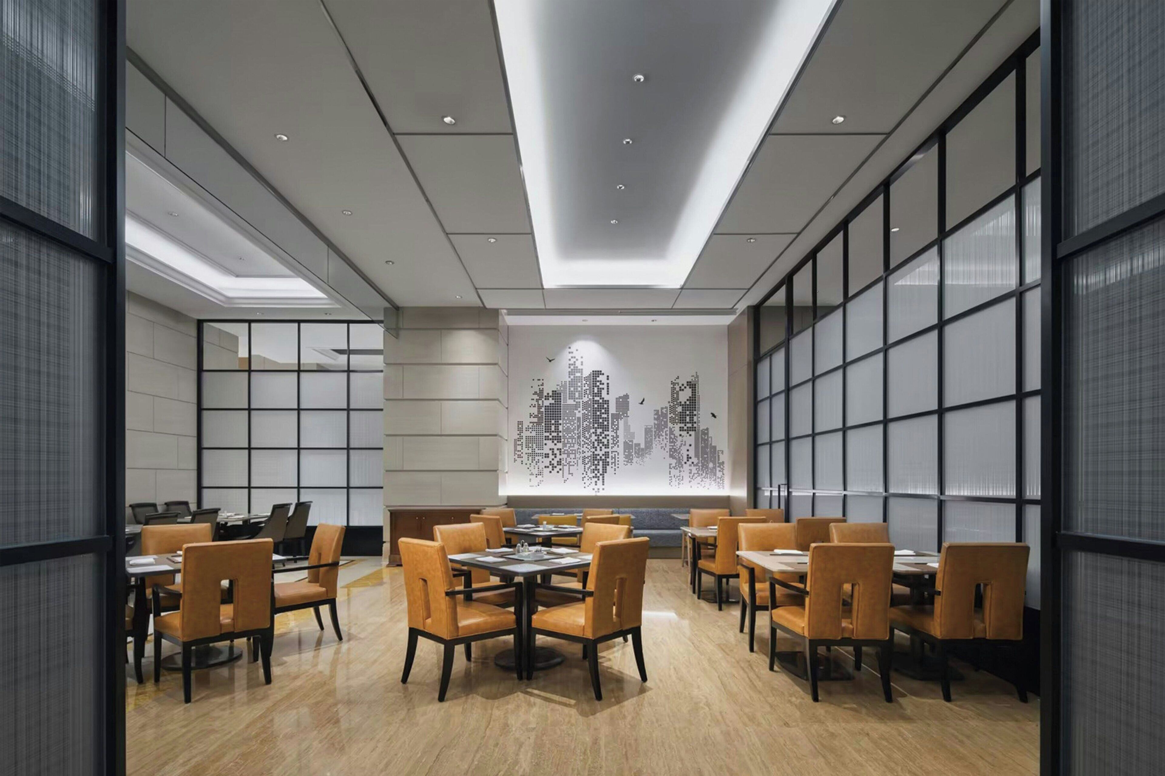 2 restaurants; breakfast, lunch and dinner served 