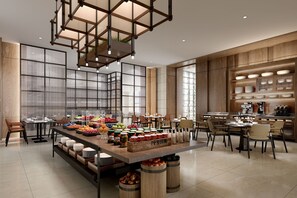 2 restaurants; breakfast, lunch and dinner served  - Sheraton Shanghai Pudong Riverside (Shanghai)