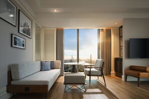 Premium bedding, down comforters, Select Comfort beds, minibar - Sheraton Shanghai Pudong Riverside (Shanghai)