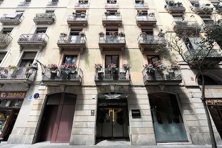 Entrada de la propiedad. Catalonia Port