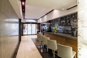 Serves lunch and dinner - Catalonia Port (Barcelona)