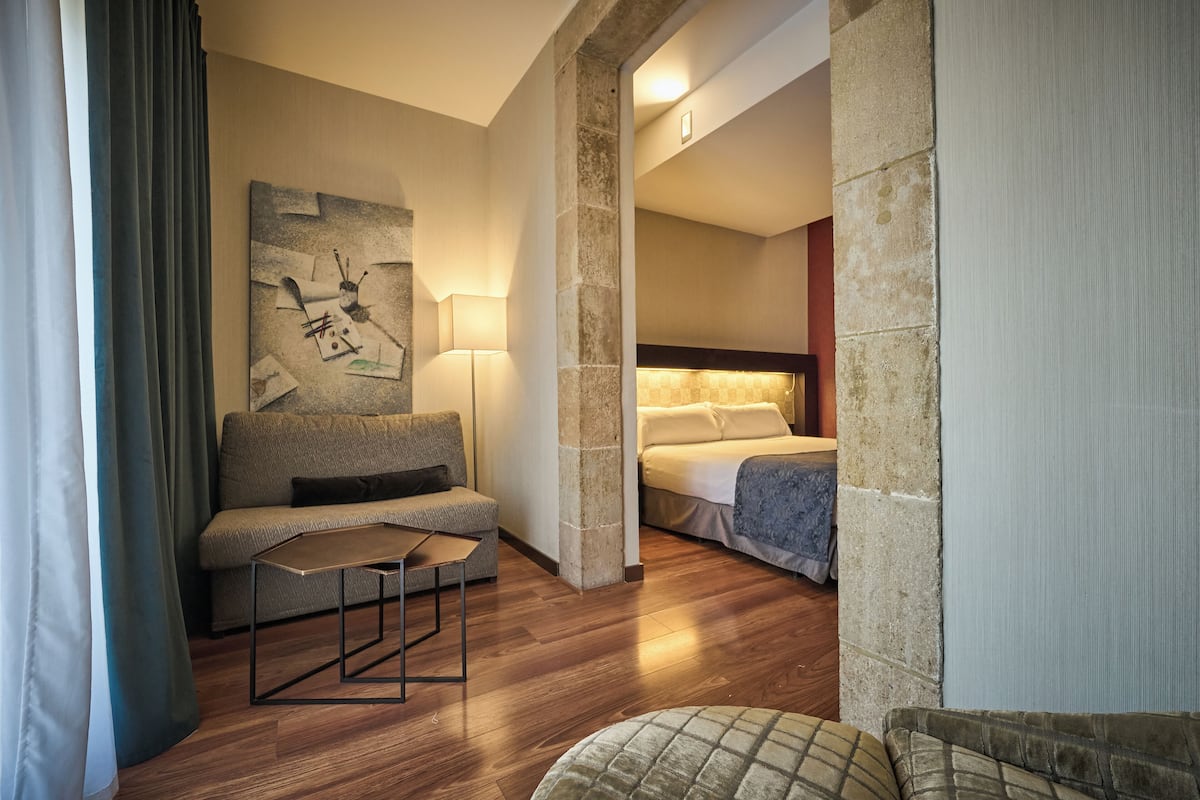 1 habitación, minibar y caja de seguridad en la habitación