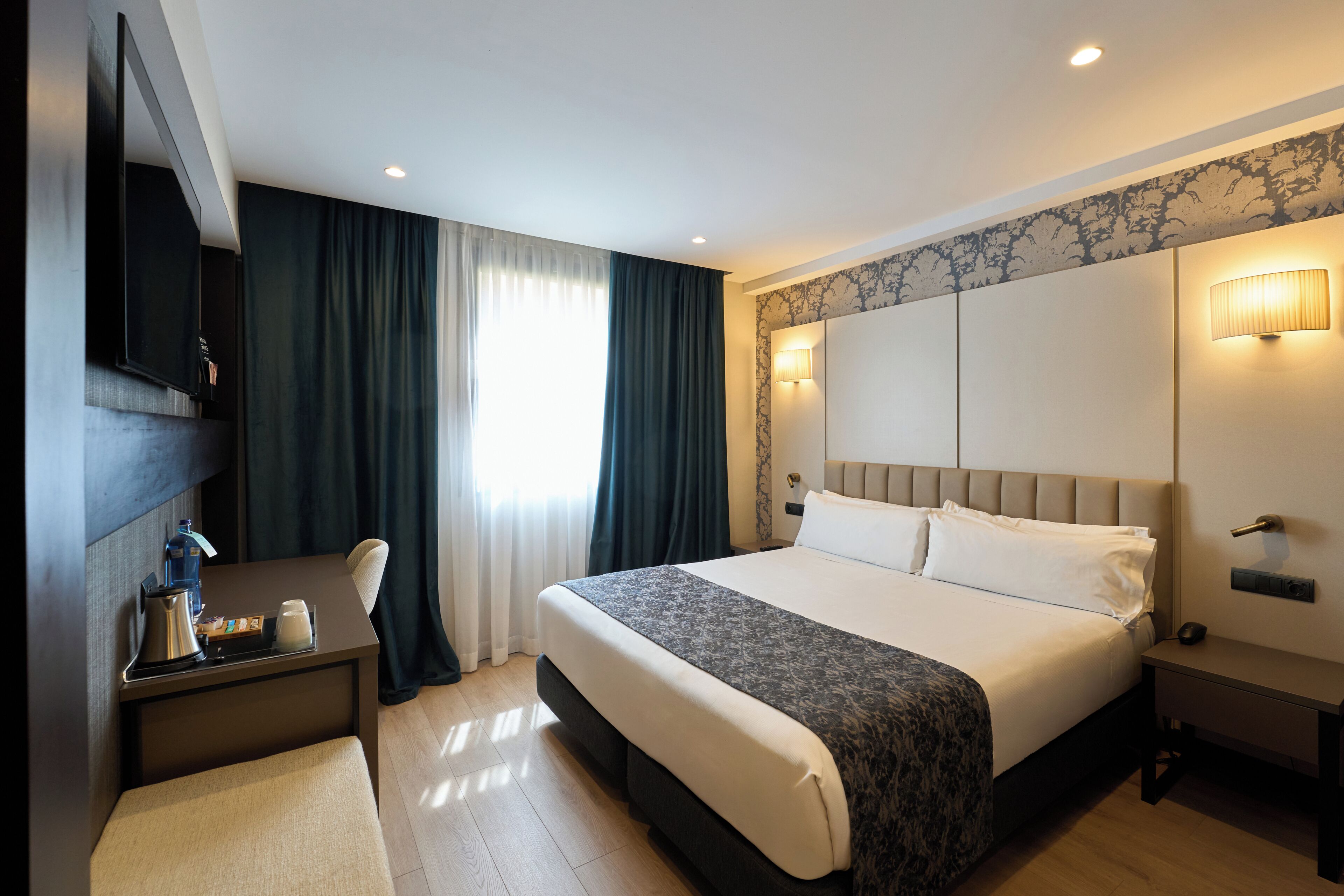 Minibar, safe på rommet, individuelt dekorert og individuelt innredet