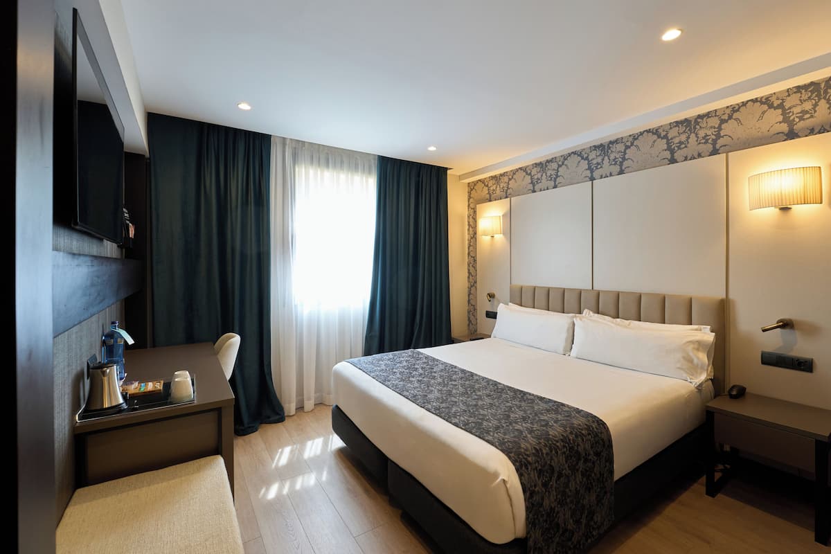 Minibar, in-room safe, individually decorated, individually furnished