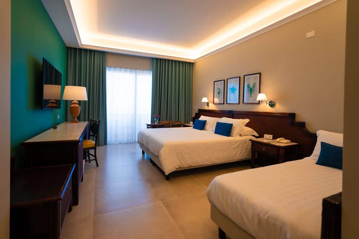 Luxe beddengoed, een minibar, een kluis op de kamer, een bureau