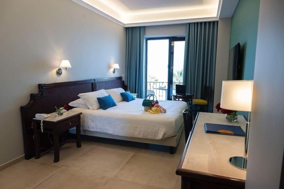 Luxe beddengoed, een minibar, een kluis op de kamer, een bureau