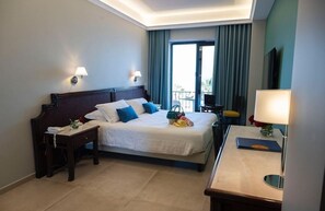 Hochwertige Bettwaren, Minibar, Zimmersafe, Schreibtisch