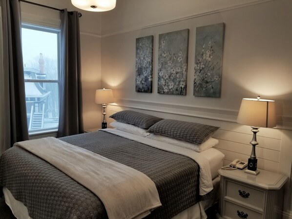 Chambre Deluxe | Literie de qualité, décor unique, ameublement unique, bureau