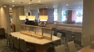 Breakfast, lunch and dinner served