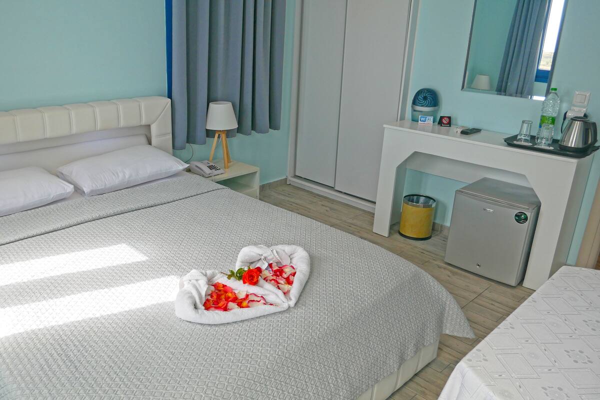 Budget Double Room East Sea View terrace | 高档床上用品、羽绒被、客房内保险箱、隔音