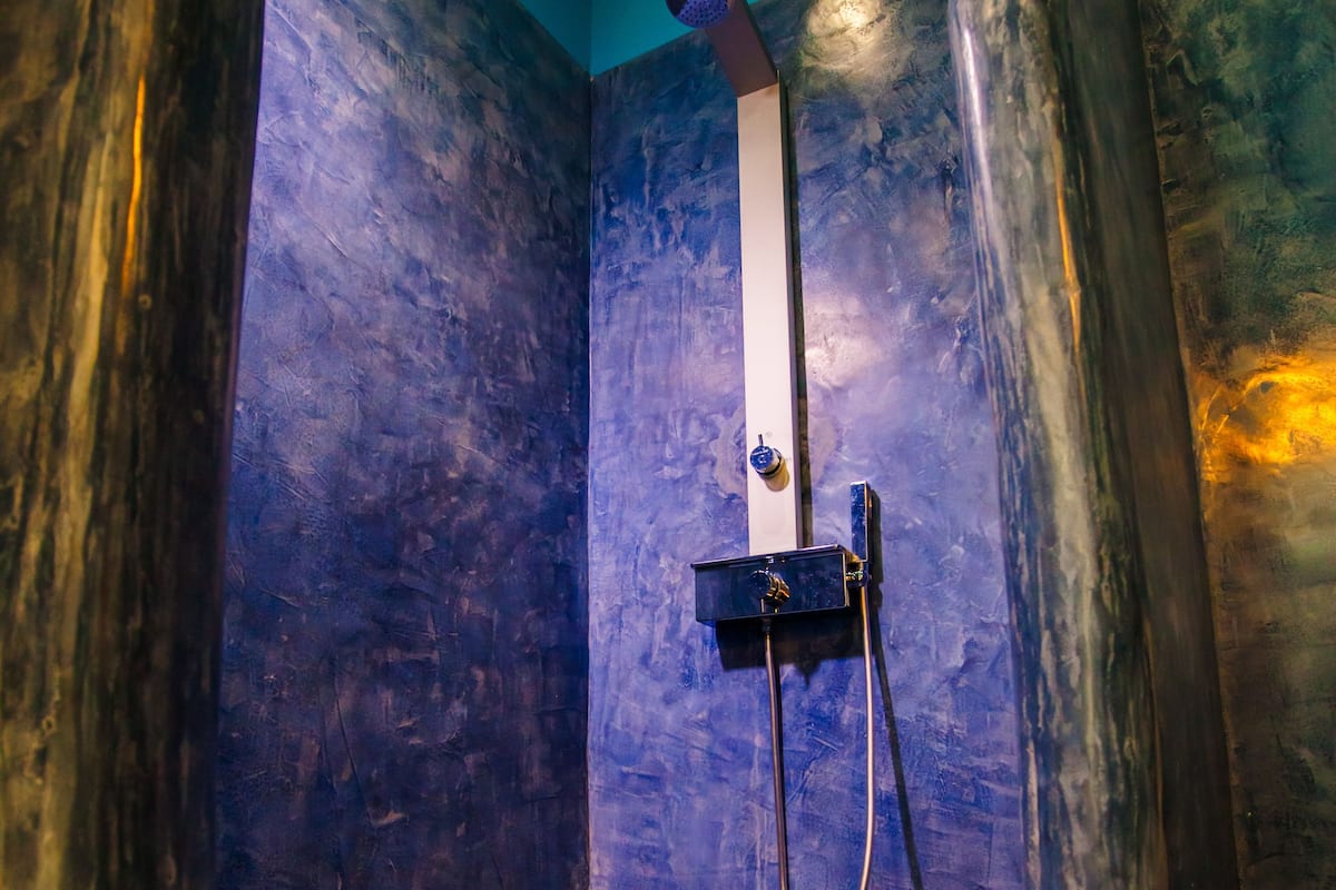 superior volcano view room | bathroom shower