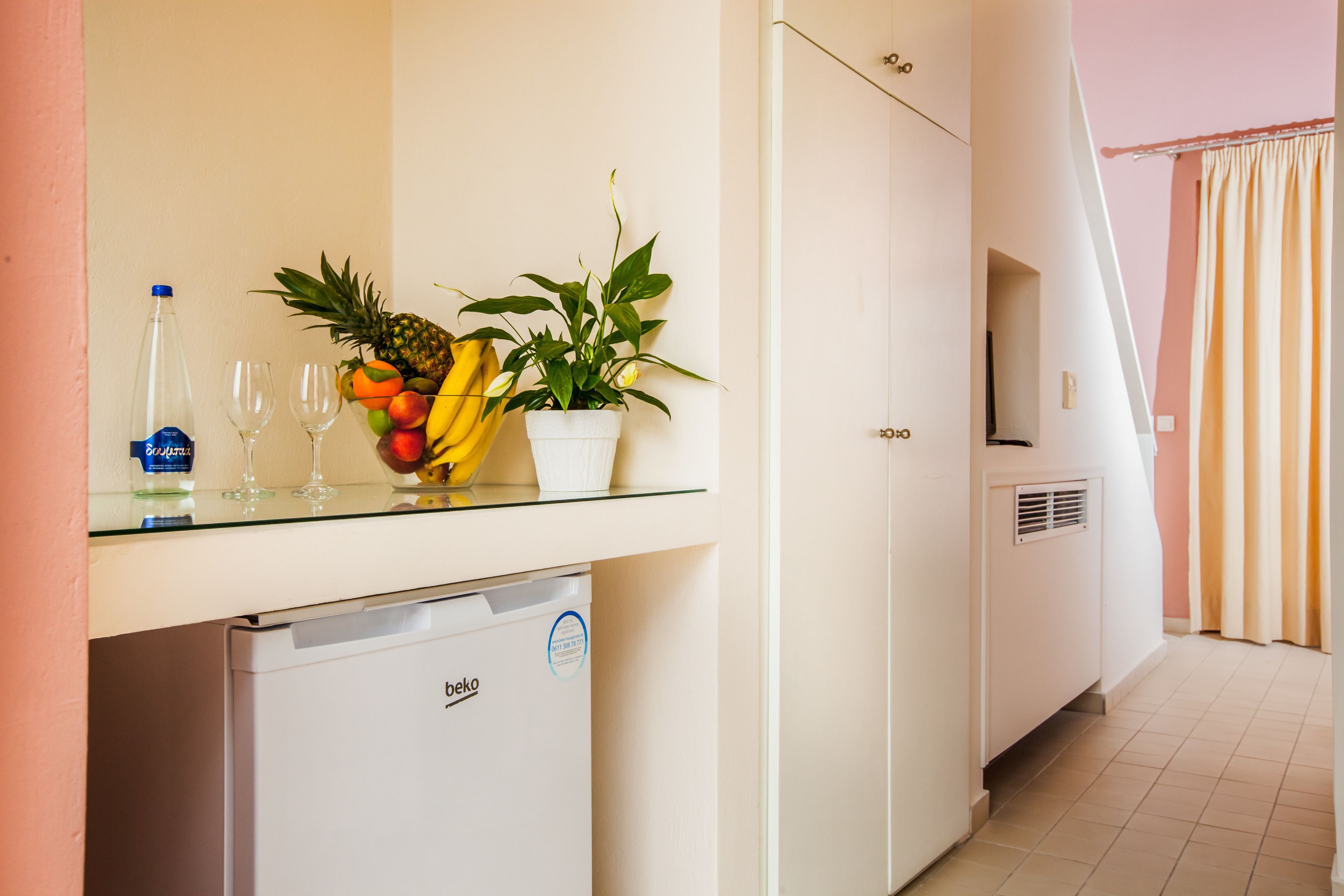 junior suite, sea view | living area | flat-screen tv