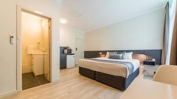 Ropa de cama de alta calidad, minibar, escritorio y cortinas blackout