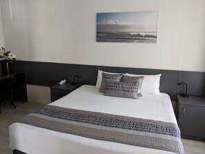 Premium bedding, minibar, desk, blackout drapes - Dawson Motor Inn (Lismore)