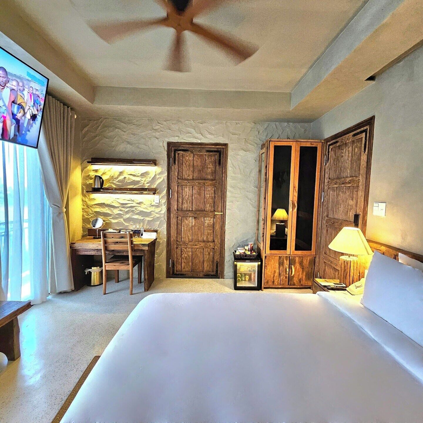 Premium bedding, minibar, in-room safe, desk