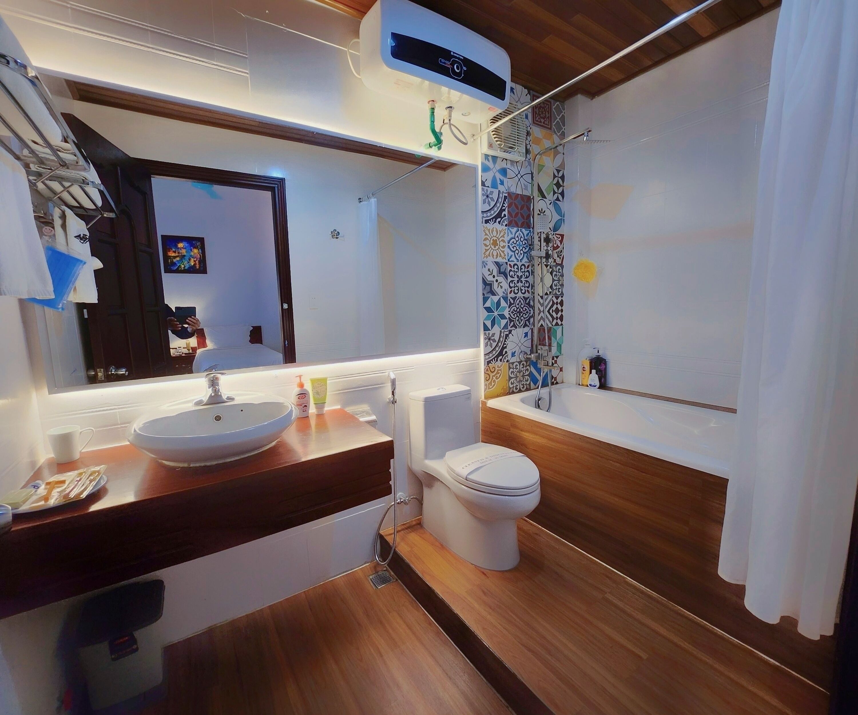 deluxe standard room | bathroom | free toiletries, hair dryer, slippers, bidet