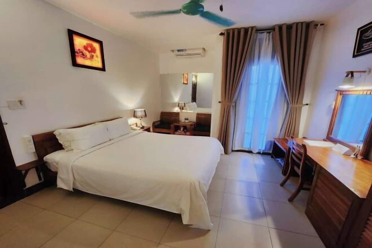 1 bedroom, premium bedding, minibar, in-room safe