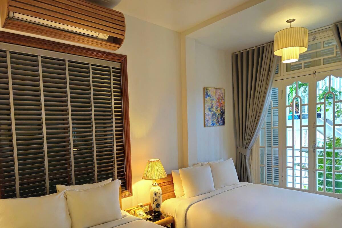 Family Room | Premium bedding, minibar, in-room safe, desk
