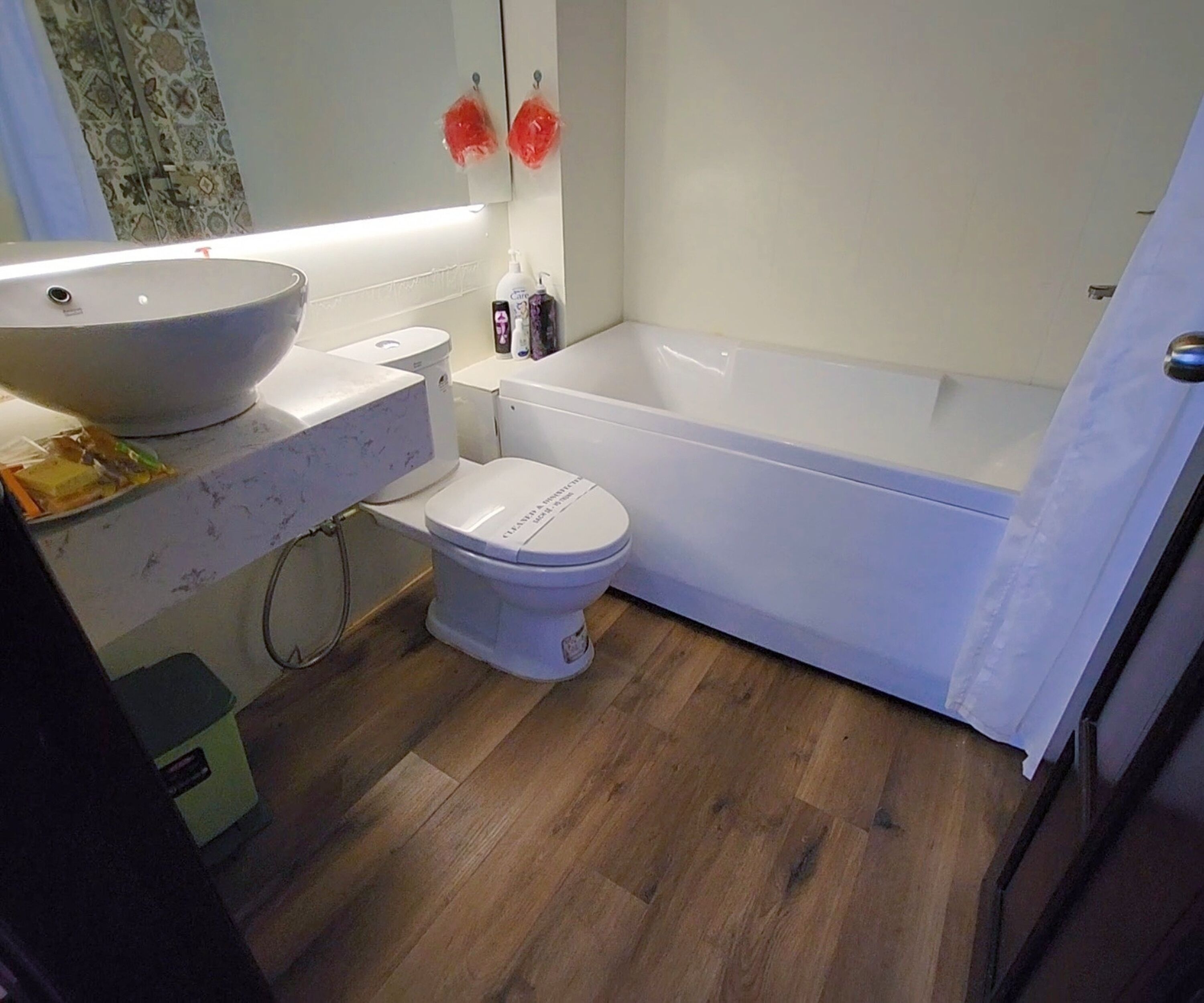 deluxe standard room | bathroom | free toiletries, hair dryer, slippers, bidet
