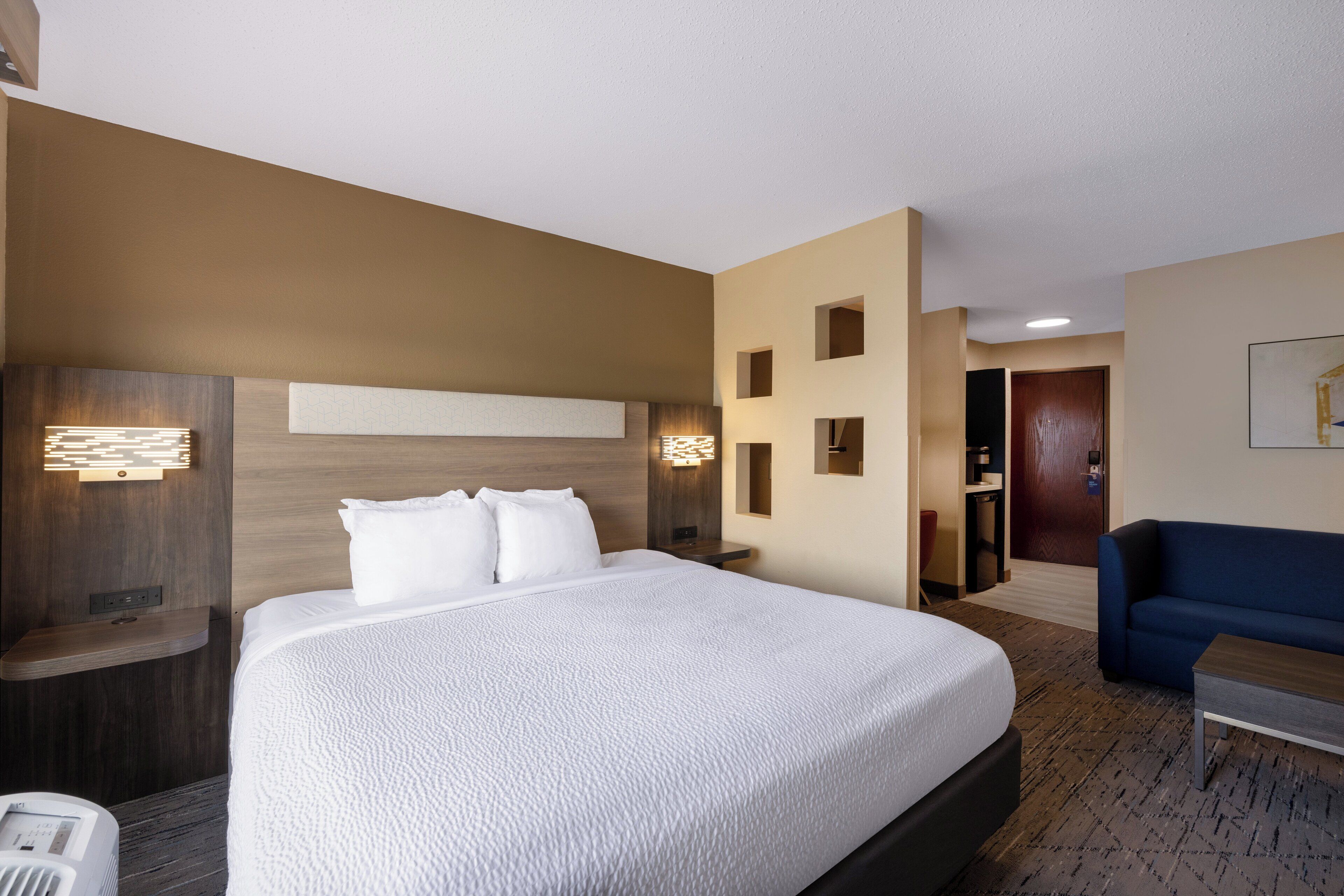 standard room, 1 king bed, lake view | in-room safe, desk, laptop workspace, iron/ironing board