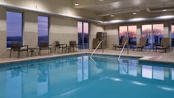 Indoor pool, sun loungers