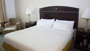 Escritorio, tabla de planchar con plancha y wifi gratis