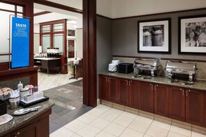 Free daily full breakfast - Hampton Inn & Suites Oklahoma City-Bricktown (Oklahoma City)