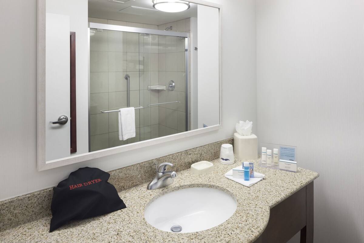 Badezimmer | Haartrockner, Handtücher