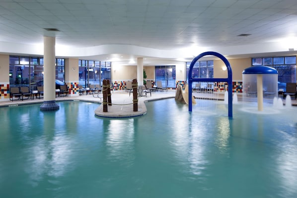 Piscina coberta (horari: 06:00-23:00) i gandules