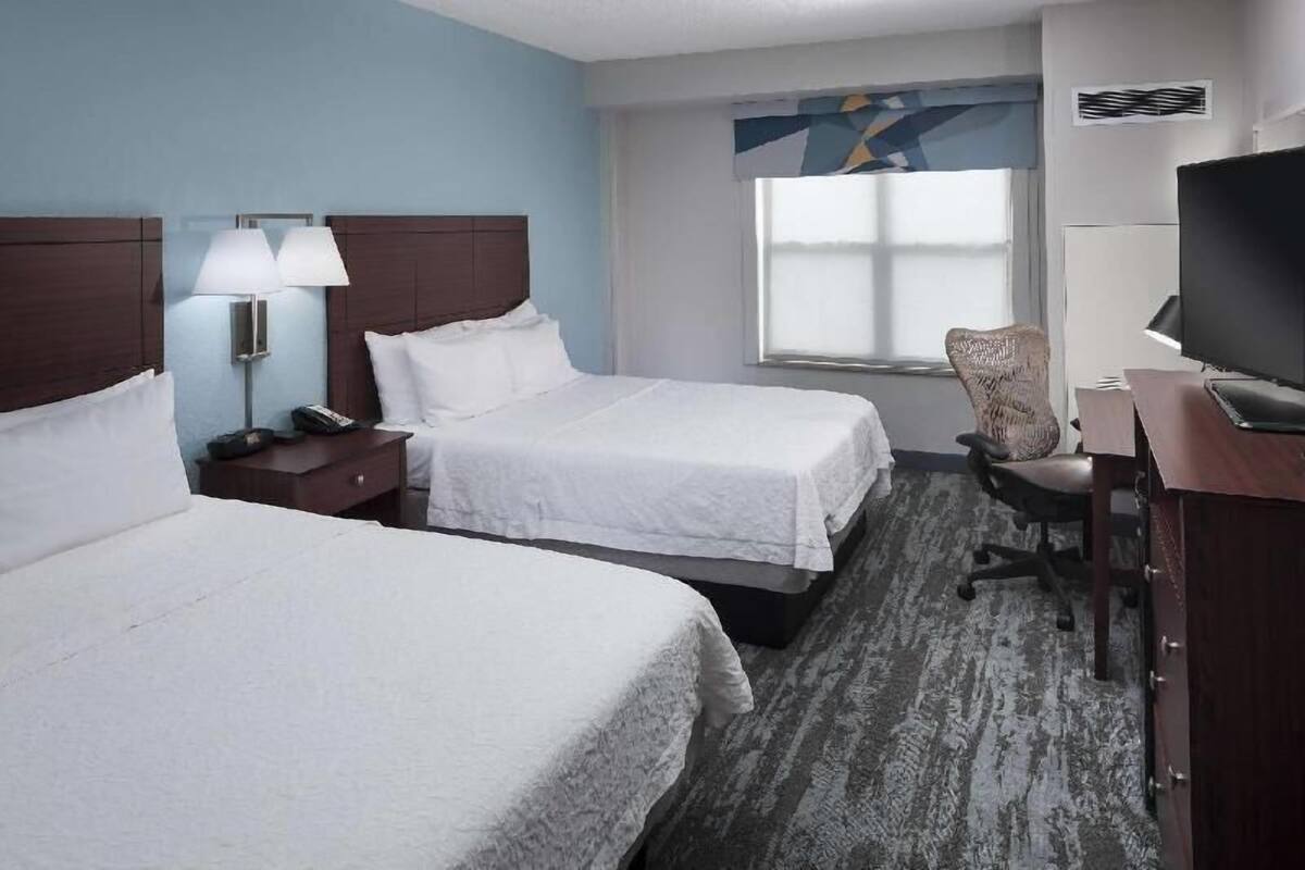 Allergikerbettwaren, Verdunkelungsvorhänge, Bügeleisen/Bügelbrett